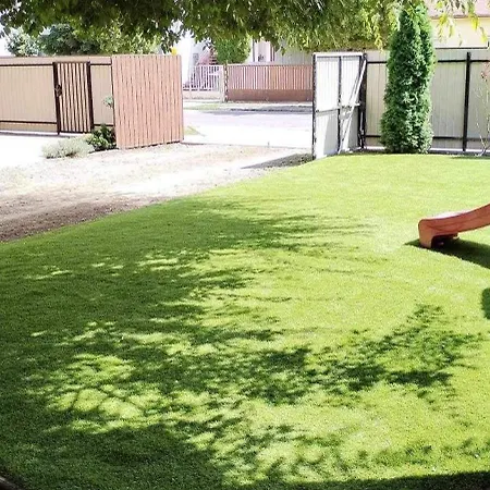 بيت ضيافة Levendula Apartmanhaz Hajdúszoboszló