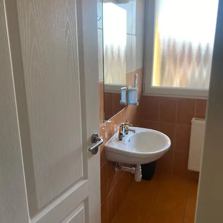 Πανσιόν Levendula Apartmanhaz 3*